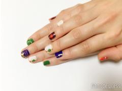 【100均ネイル】“貼るだけ”で完成！時短＆プチプラでも周りと差がつくクリスマスネイル