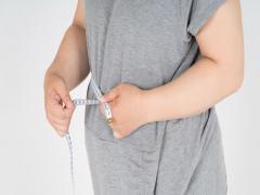 頑固な内臓脂肪どうやって落とせる？ 医師監修の効果的な落とし方