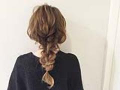 くるりんぱの応用で作れる！簡単ラプンツェル風ヘアアレンジ