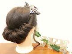 今流行りのスカーフヘアアレンジ♪簡単かわいくアップスタイルに