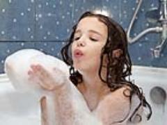 お風呂の乾燥に注意報発令中！ バスタイムにできるカサカサ肌対策