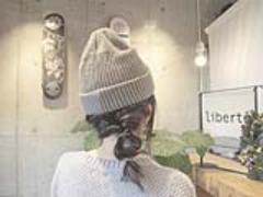 寒い日にぴったり！ニット帽に合うダウンスタイルアレンジ☆