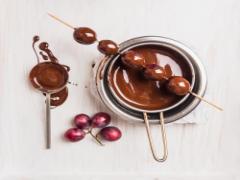 おすすめチョコスイーツはこれ♡簡単おいしい“チョコがけフルーツ”レシピ