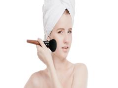 愛用のメイク道具が肌荒れの原因に？ 正しいお手入れ方法は？