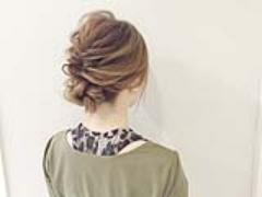 くるりんぱ×ねじねじシニヨンロールで超こなれ感なオシャレアレンジ♪