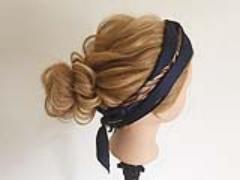 スカーフ＋お団子シニヨンのチョイ足しイメチェンヘアアレンジ