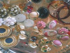 女の子はキラキラに惹かれます。だいすきをぎゅっと詰め込んだ"宝石ネイル"