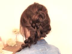 コートやジャケットに合わせたい♪重なった編み込みがかわいい簡単ヘアアレンジ