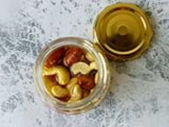 キレイ女子の間で話題沸騰！万能「ナッツのハチミツ漬け」の簡単レシピ♪