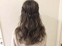 簡単ひと手間ヘアアレンジ！三つ編みハーフアップでボヘミアンなキュートガールになれる
