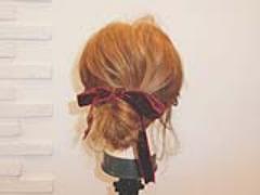 ベロアリボンが上品かわいい！簡単お団子ふわふわヘアアレンジ