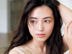 今年こそマスターしたい！ハイライトが叶える立体ツヤ肌