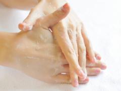お湯での手洗いは乾燥のもと！？原因解消で年齢に負けないしっとり手に