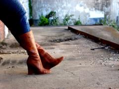 今すぐブーツを脱いでも大丈夫？足のにおいケア対策