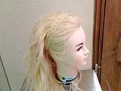 カチューシャみたいでかわいい！簡単三つ編みヘアアレンジ