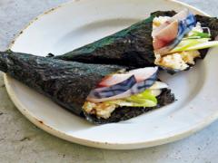 ジューシーなナムルと 〆サバがよく合う長ねぎナムルと 〆サバの手巻き寿司