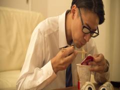 夜食は心身に悪影響が…どうしても食べたいときにオススメの夜食とは？