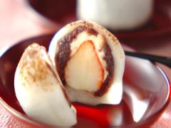 クリームチーズとあんこの相性抜群！ 5分でできるイチゴ大福
