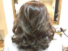 なんだかんだ、やっぱり人気の寒色系カラー2017年☆