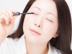 「キツく見える」を解消！一重まぶたさんのアイメイクの基本