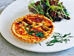 ゴロゴロねぎが食べ応えたっぷり長ねぎとペコロス、 ベーコンのキッシュ