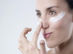 ミルク、バーム、それともオイル？あなたにぴったりのクレンジング剤の選び方