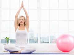 今日の昼休みは、背中と脇腹を1分ストレッチ。