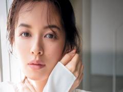 この春、ダスティピンクの使い方をマスターすれば、ワンランク上の女性に。