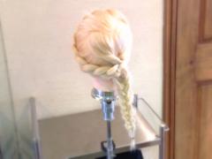 分け目がハートの形に!?ハートが浮かび上がるキュートな編み込みアレンジの作り方