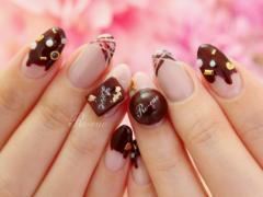 バレンタインネイルにぴったり！本物みたいなチョコパーツを使ったネイルはいかが？