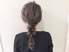 人とは違う個性派ポニテ♪くるりんぱチャームのヘアアレンジでちょっぴりオシャレ上級者