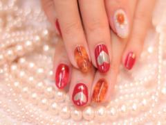 急にバイトが入っても大丈夫！派手ネイルを3分で隠す方法