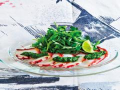 緑の野菜と合わせてビタミンA・C・Eを強化 ！タコと春菊のカルパッチョ