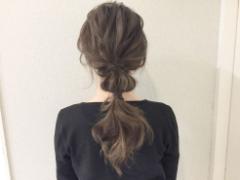 ポニーテール×たまねぎチャーム♪簡単ふわふわヘアアレンジでオシャレ上級者に！