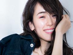 目尻にポン！で一気にトレンドメイク！フューシャピンクのアイシャドウを使ったメイクテ