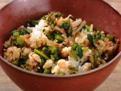 早春を存分に味わう「菜の花とセリの混ぜご飯」