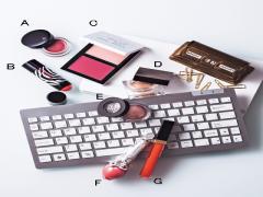 ポイントメークでツヤ顔に♡ パウダーファンデーションにはクリームタイプのポイントメー