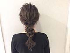 【簡単5分ヘアアレンジ】ゆんわり三つ編みポニーテールで可愛いこなれ感をgetしよう！