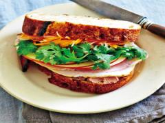 ベトナム女性のスリムの秘密!?パクチーとリンゴのライ麦バインミー