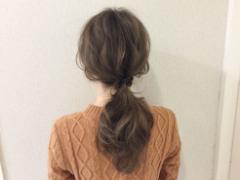 ロープ編みでゴム隠し風アレンジ♪ねじりヘアがアクセントの不器用さんも簡単ローポニー
