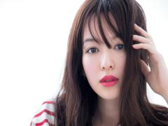 甘くなりすぎない“イチゴピンクカラー”が主役のメイクで、女っぽいこなれ顔に♡