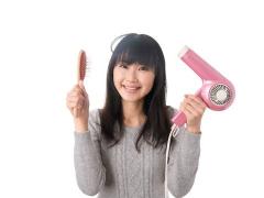 ドライヤーの冷風と温風の使い方