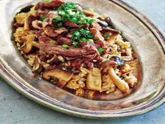 お肉とのコラボで食べ応えがUP 牛赤身肉ときのこのピラフ