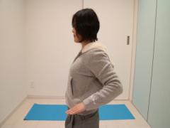 大顔の原因は「肩こり」！？肩をほぐして小顔を叶えるエクササイズ