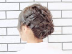 波ウェーブが苦手な人に！巻かなくてもボリュームたっぷりなシニヨンアップアレンジ