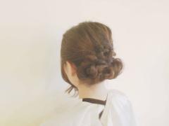 【ロングヘア向けアップアレンジ】簡単テクニックだけで作るシニヨンアップ！