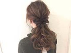 ヘア飾り不要!?最強に簡単「くるりんぱ」だけで作るポニーテールアレンジのやり方