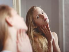 まわすだけで小顔に？顔のむくみと歪みまで改善できちゃうワザ