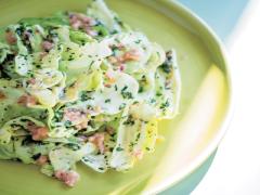 みずみずしいシャキシャキ食感は生でこそ！ 旬の春キャベツはサラダで食べよう！