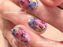 春のネイルなら花柄！大人のフラワーデザインを取り入れて、シンプルクールにキメる